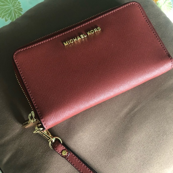 Micheal Kors Wristlet